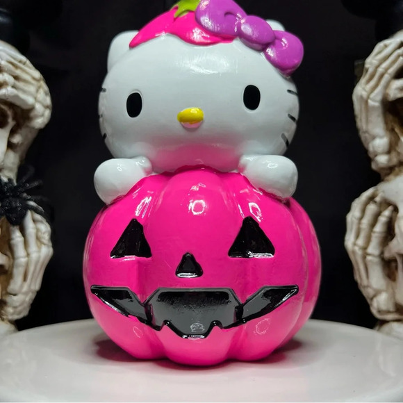 Sanrio Hello Kitty Halloween Hot Pink Pumpkin Jack O' Lantern Soap Dispenser - Picture 8 of 12